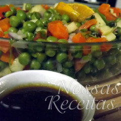 Salada de legumes com molho agridoce